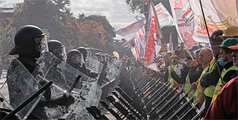 Luksemburg: Protest polskich górników przeciw bezprawnej decyzji UE ws. zamkni?#8482;cia kopalni Turów - 22.10.2021.