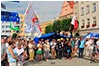 Pielgrzymi z caego wiata na dzieroniowskim rynku -  23.07.2016.