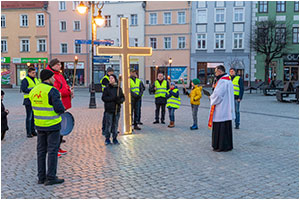 Droga Krzyowa ulicami Dzieroniowa - 09.04.2022.