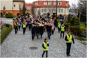 Droga Krzyowa ulicami Dzieroniowa - 01.04.2023.