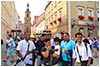 Pielgrzymi z caego wiata na dzieroniowskim rynku -  23.07.2016.