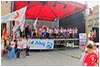 Pielgrzymi z caego wiata na dzieroniowskim rynku -  23.07.2016.