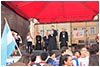 Pielgrzymi z caego wiata na dzieroniowskim rynku -  23.07.2016.