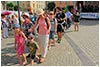 Pielgrzymi z caego wiata na dzieroniowskim rynku -  23.07.2016.