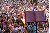 Pielgrzymi z caego wiata na dzieroniowskim rynku -  23.07.2016.