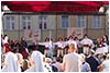 Pielgrzymi z caego wiata na dzieroniowskim rynku -  23.07.2016.