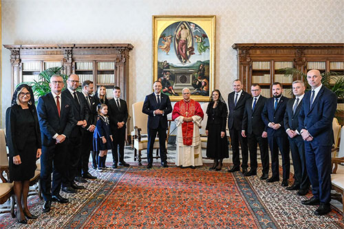 Prezydent RP Karol Nawrocki złożył wizytę w Watykanie.